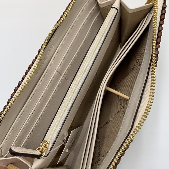 MICHAEL KORS JET SET TRAVEL LARGE THREE QUARTER ZIP WALLET LIGHT CREAM MULTI - Picture 3 of 16